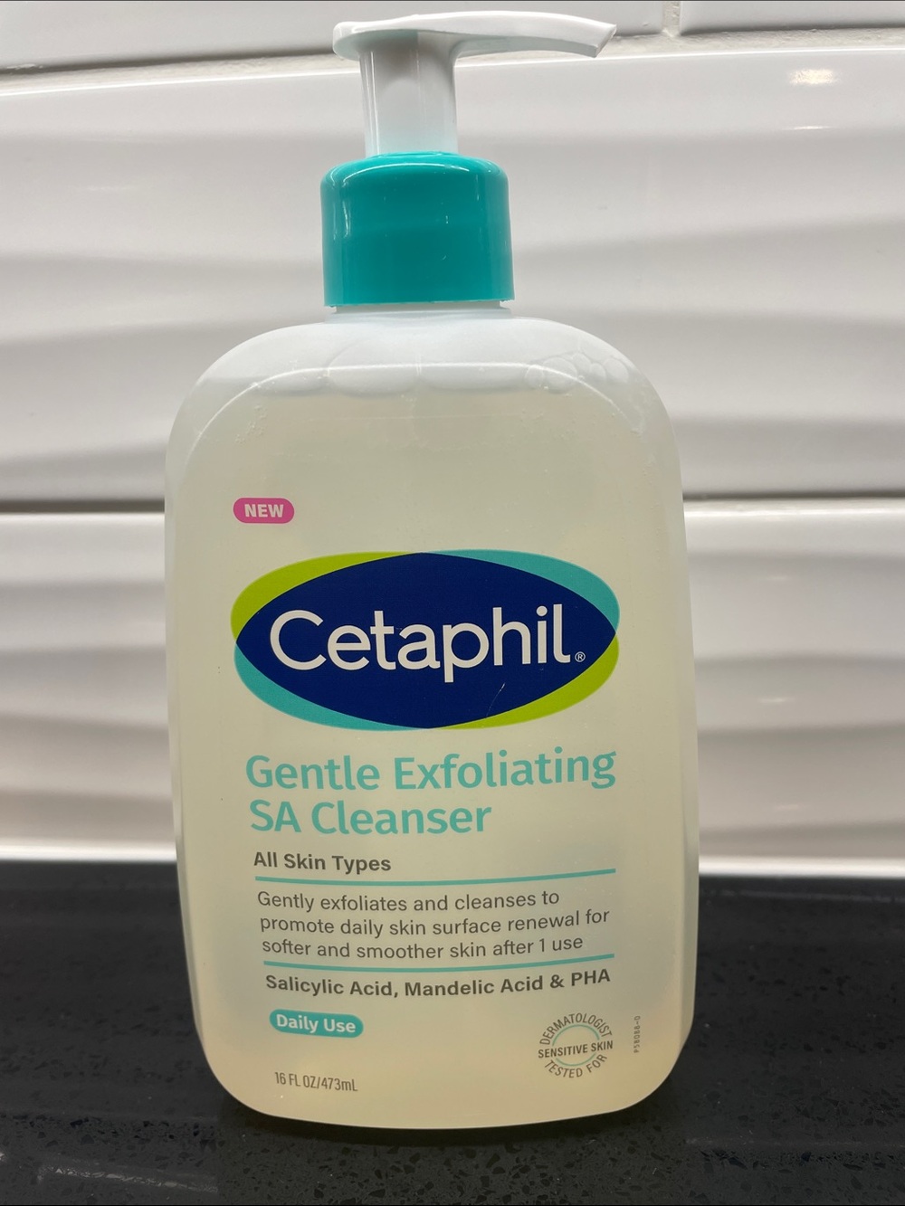 Cetaphil Gentle Exfoliating SA Cleanser — White Bottle with Teal Pump